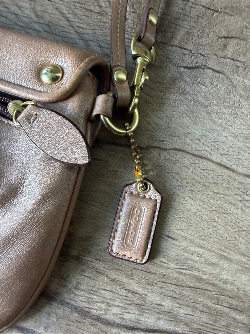 Coach Blush Tan Leather Wristlet Clutch with Gold-Tone Hardware - Picture 4 of 9